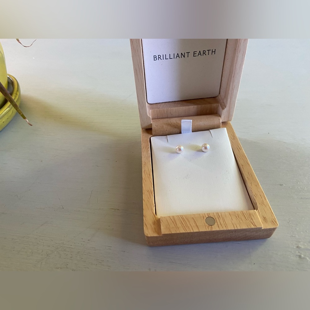 NEW Brilliant Earth Premium Akoya Cultured Pearl Stud Earrings (6mm) - Picture 4 of 5
